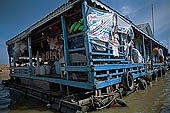 Tonle Sap - Chong Khneas floating village - floating houses 